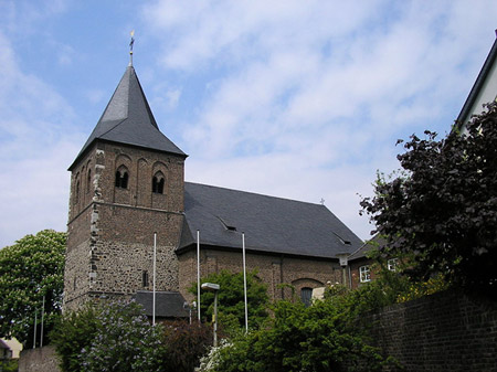 St. Aldegundis-Kirche in Leverkusen-Rheindorf.